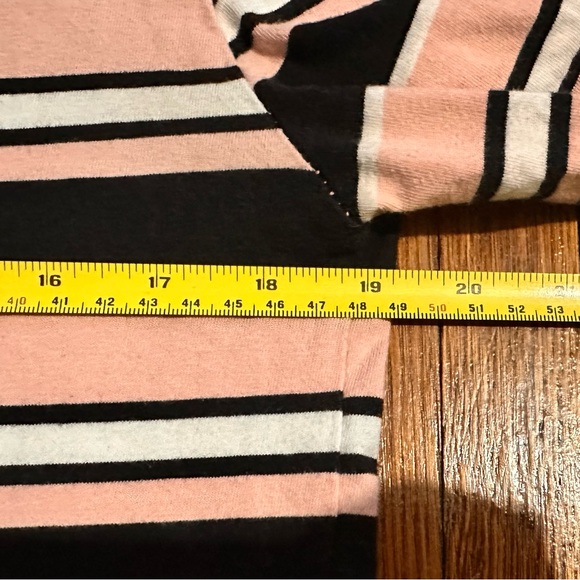 Santa Cruz Women’s Medium Pink Black Stripe Skateboards Crop Long Sleeve Shirt - Picture 5 of 6